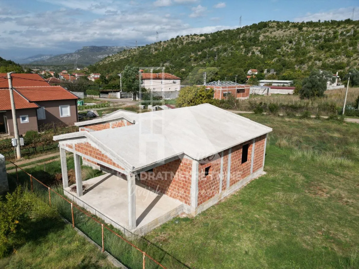Prodaja, kuća, 150m², Rogami, Podgorica