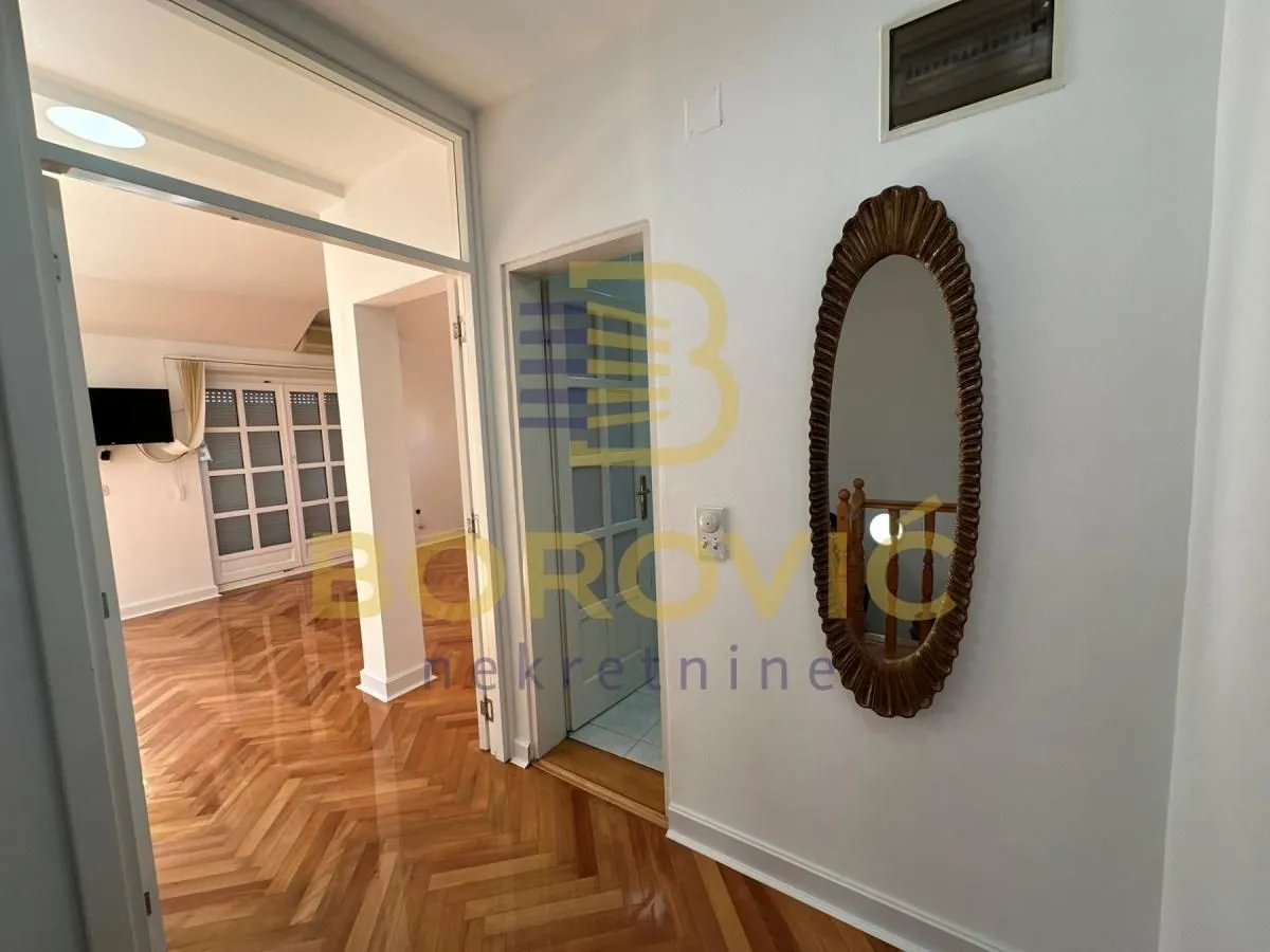 Izdavanje, četvorosoban stan, 120m², Savski Venac, Beograd