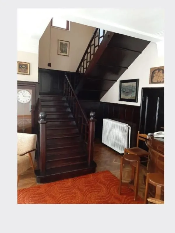 Izdavanje, četvorosoban stan, 125m², Savski Venac, Beograd
