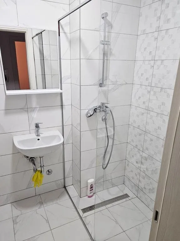 Izdavanje, jednosoban stan, 43m², Stari Aerodrom, Podgorica