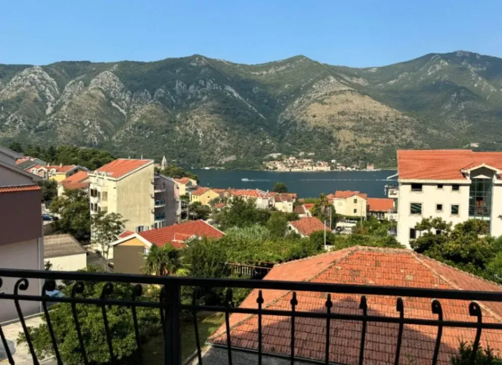 Prodaja, dvosoban stan, 73m², Dobrota, Kotor
