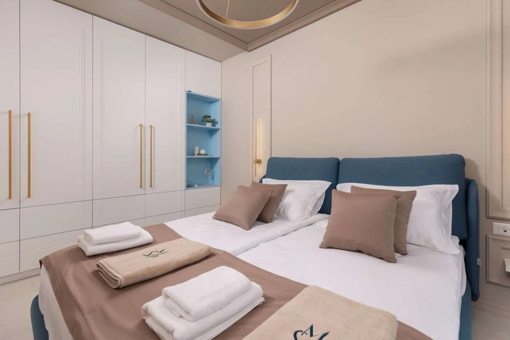 Prodaja, trosoban stan, 204m², Kotor, Crna Gora