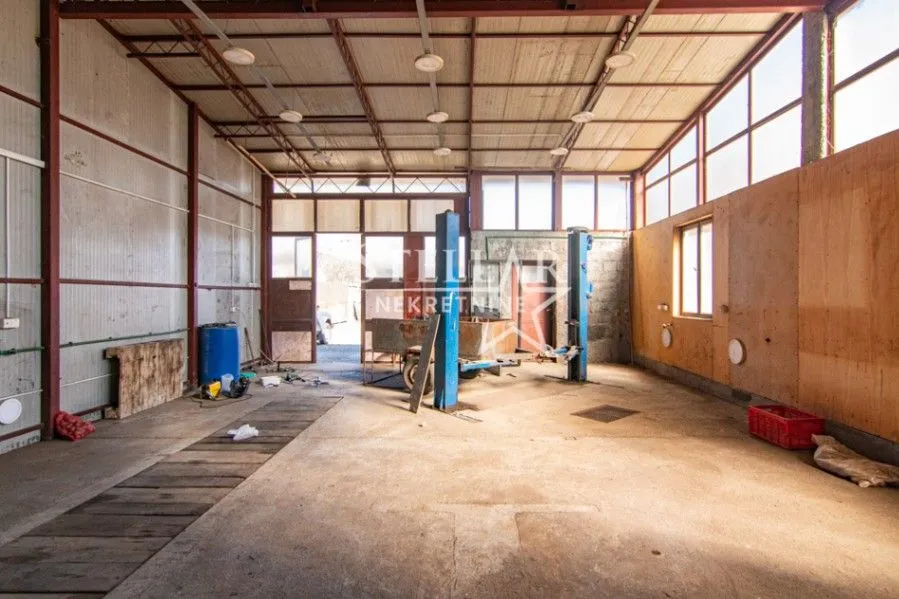 Izdavanje, poslovni prostor, 73m², Tološi, Podgorica