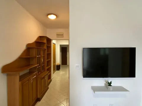 Izdavanje, trosoban stan, 90m², Budva, Crna Gora - image 18