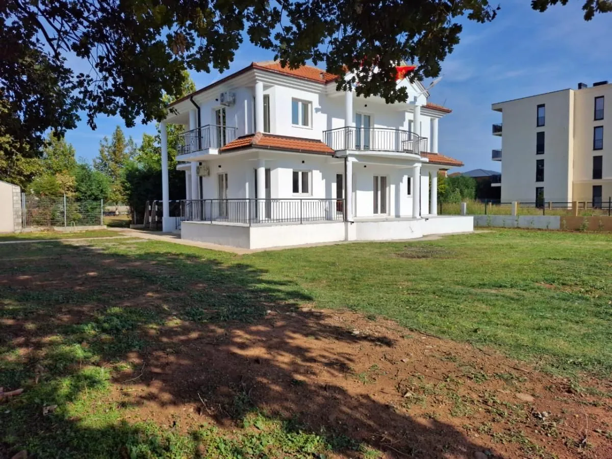 Prodaja, kuća, 360m², Zabjelo, Podgorica