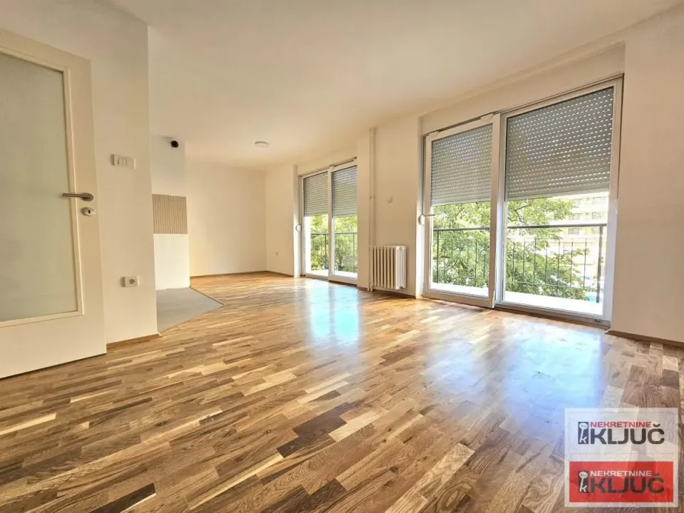 Prodaja, četvorosoban stan, 95m², Bulevar Oslobodjenja, Novi Sad Sve Podlokacije