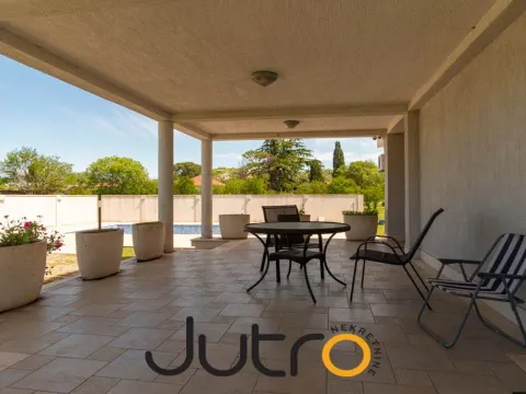 Izdavanje, kuća, 320m², Donja Gorica, Podgorica - image 33