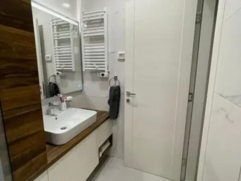 Izdavanje, dvosoban stan, 70m², Central Point, Podgorica - image 10