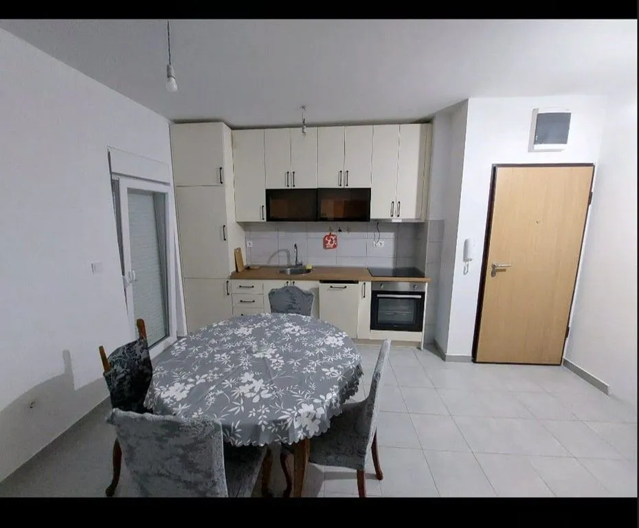 Izdavanje, dvosoban stan, 65m², 1 maj, Podgorica