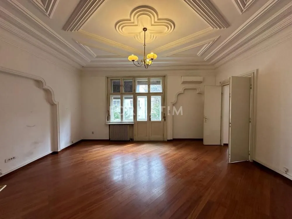 Izdavanje, stan, 305m², Kalenić Pijaca, Vračar Sve Podlokacije