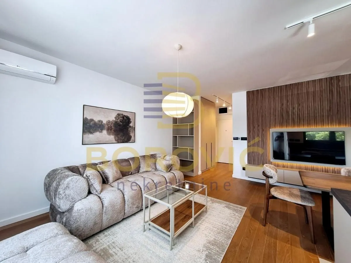 Rent, three bedroom apartment, 65m², Vračar Sve Podlokacije, Beograd