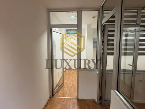 Izdavanje, poslovni prostor, 160m², Obala Morače, Podgorica - image 12