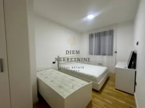 Izdavanje, trosoban stan, 130m², Dalmatinska ulica, Podgorica - image 6