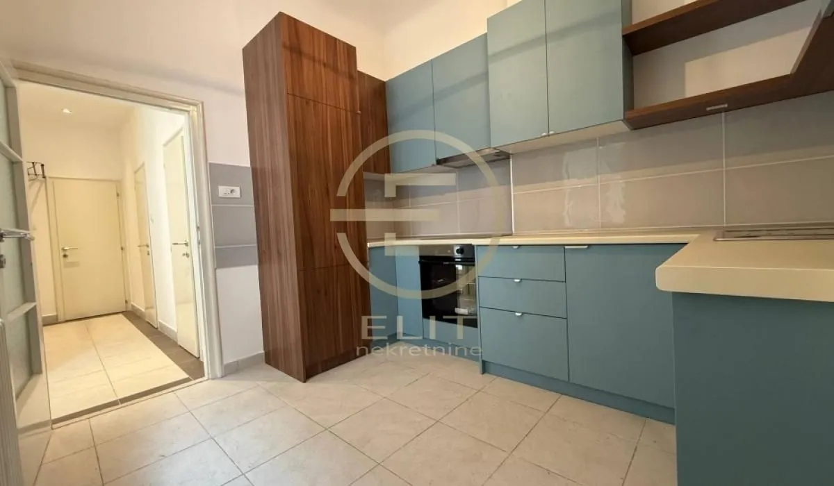 Prodaja, stan, 112m², Centar, Novi Sad