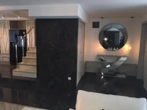 Izdavanje, trosoban stan, 240m², Kalenić Pijaca, Vračar Sve Podlokacije - image 9