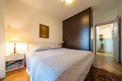 Furnished bedroom with a double bed, wardrobe, and nightstand. - image 12