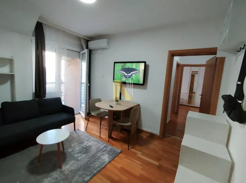 Izdavanje, dvosoban stan, 38m², Bulevar Oslobodjenja, Novi Sad Sve Podlokacije