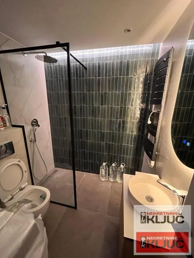 Prodaja, četvorosoban stan, 119m², Spens, Novi Sad Sve Podlokacije