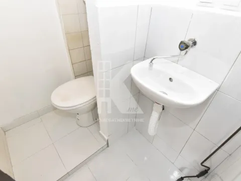 Izdavanje, poslovni prostor, 20m², Lepa Kata, Podgorica - image 5