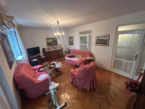Sale, three bedroom apartment, 103m², Vračar Centar, Vračar Sve Podlokacije - image 4