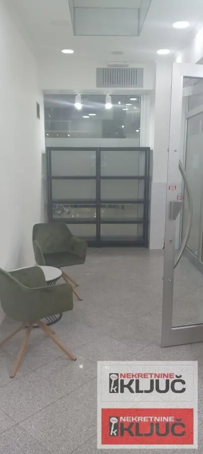 Izdavanje, poslovni prostor, 18m², Centar, Novi Sad