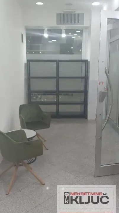 Izdavanje, poslovni prostor, 18m², Centar, Novi Sad