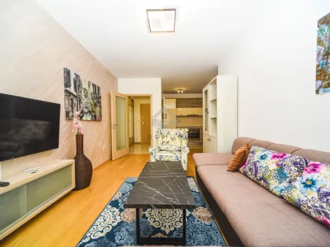 Rent, two bedroom apartment, 70m², City Kvart, Podgorica - image 17