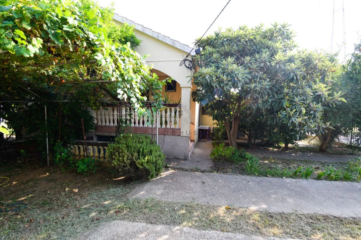 Prodaja, kuća, 250m², Podgorica, Crna Gora