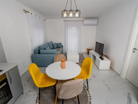 Izdavanje, jednosoban stan, 48m², Šušanj, Bar - image 1