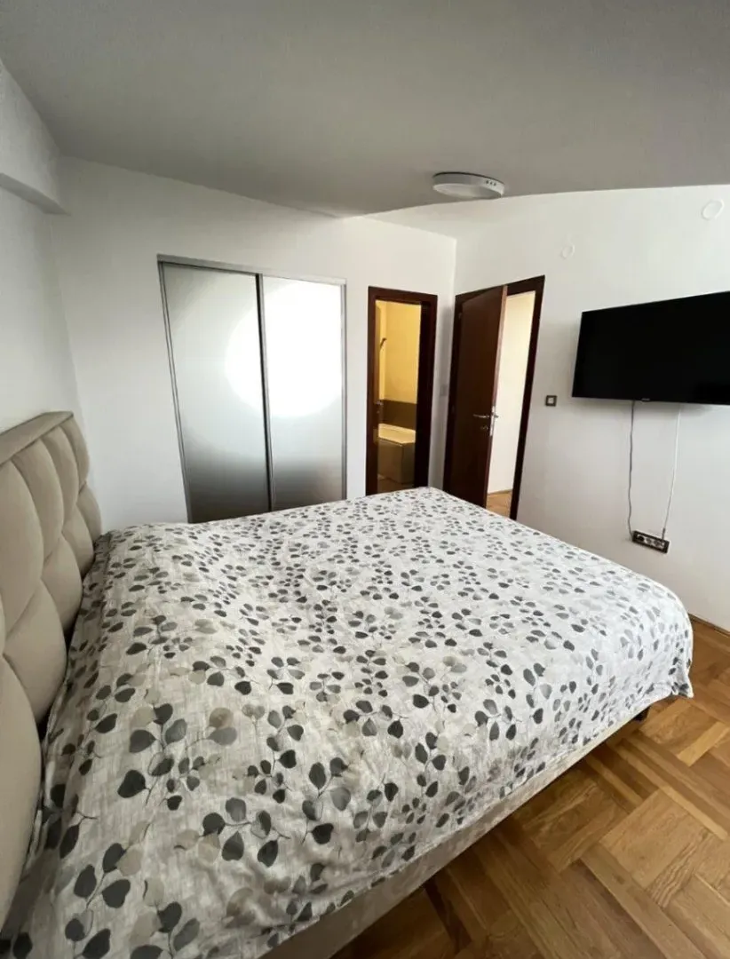 Izdavanje, dvosoban stan, 71m², Stari Aerodrom, Podgorica