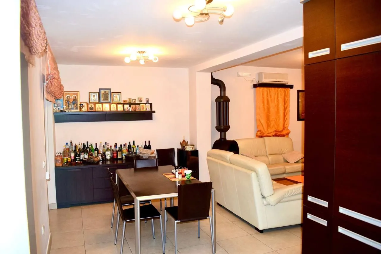 Prodaja, kuća, 217m², Petrovac, Budva