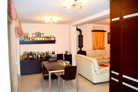 Prodaja, kuća, 217m², Petrovac, Budva - image 4