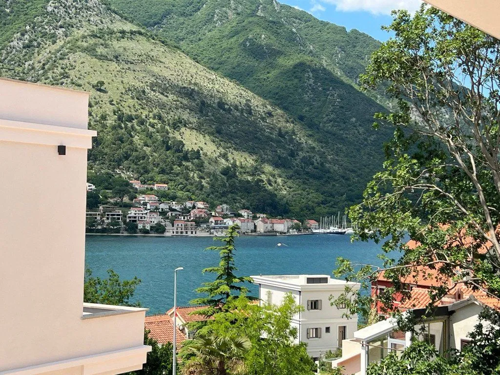 Prodaja, dvosoban stan, 52m², Dobrota, Kotor