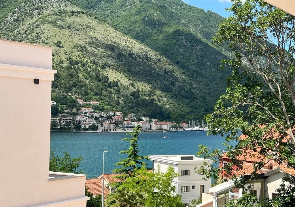 Prodaja, dvosoban stan, 52m², Dobrota, Kotor