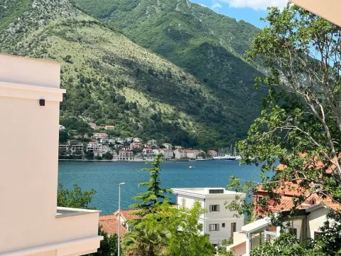 Prodaja, dvosoban stan, 52m², Dobrota, Kotor - image 1