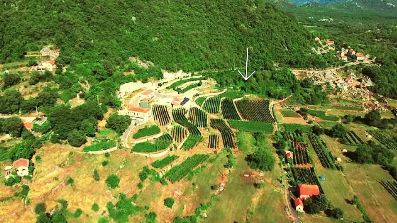 Prodaja, plac, 4400m², Cetinje, Crna Gora