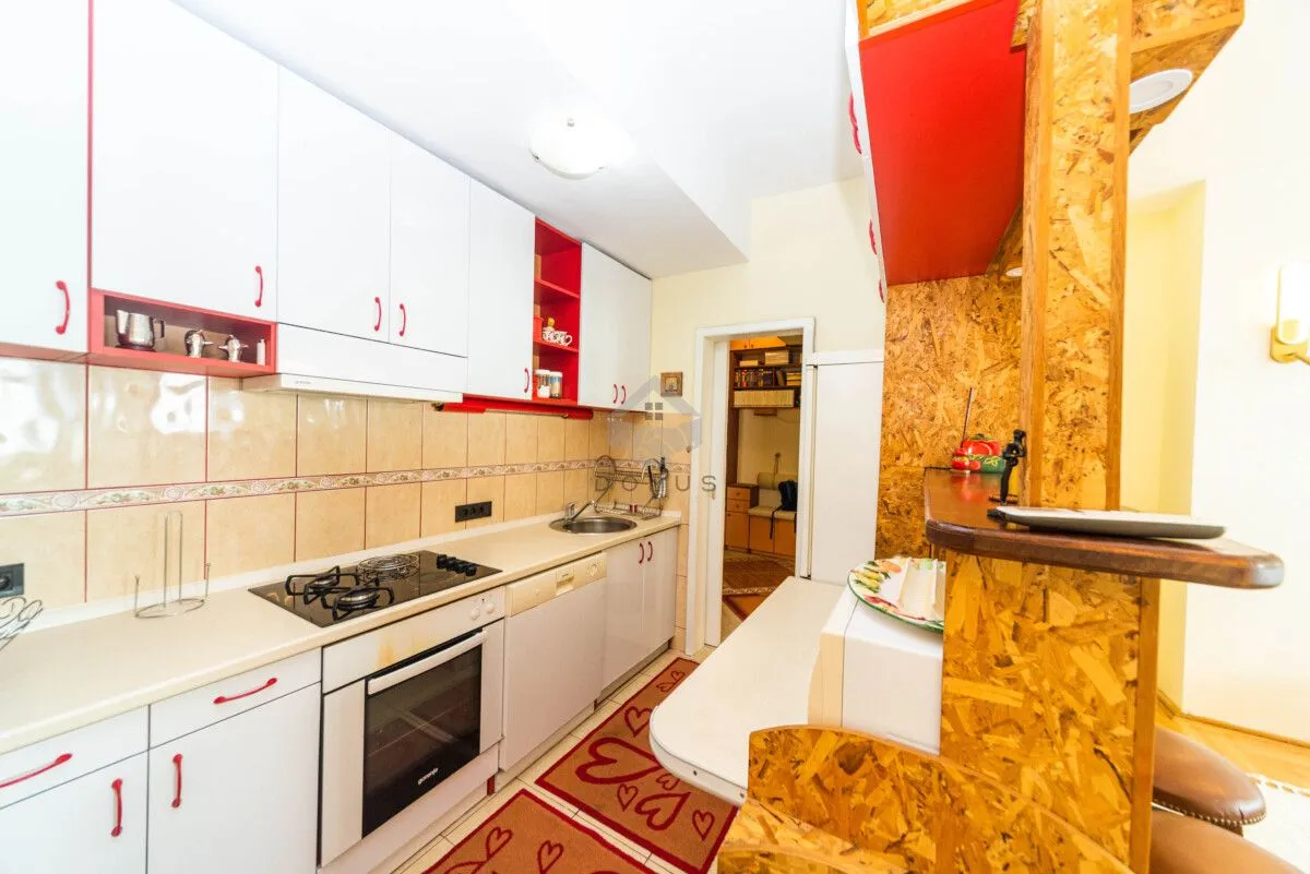 Izdavanje, dvosoban stan, 76m², Centar, Podgorica