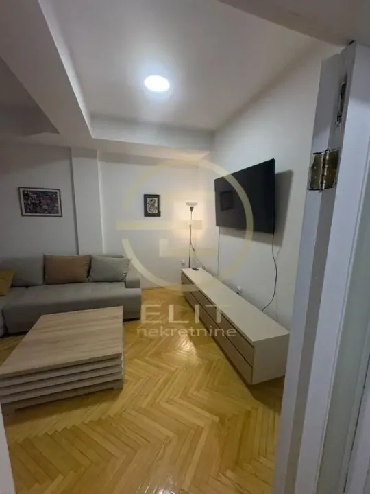 Izdavanje, stan, 49m², Centar, Novi Sad