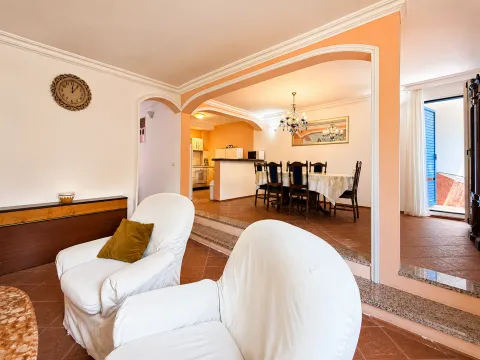 Rent, house, 200m², Utjeha, Bar - image 10