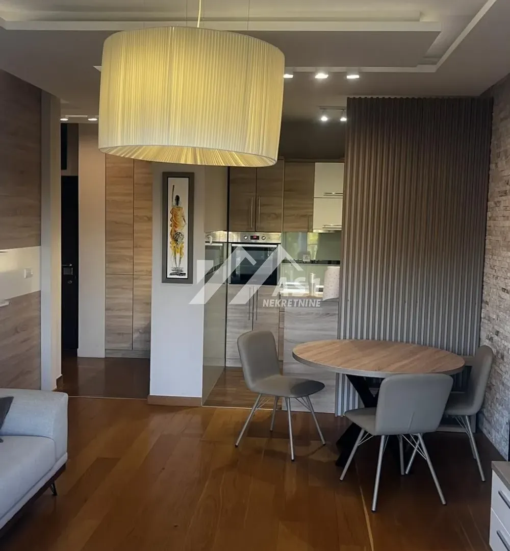 Izdavanje, trosoban stan, 85m², Adamovićevo Naselje, Novi Sad Sve Podlokacije