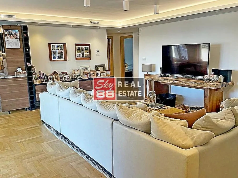 Izdavanje, stan, 180m², Senjak, Beograd
