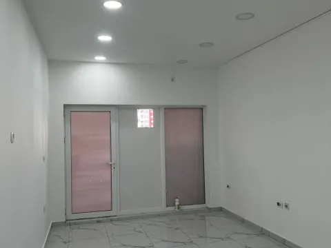 Izdavanje, poslovni prostor, 96m², Stari Aerodrom, Podgorica - image 5