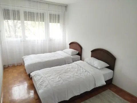 Izdavanje, dvosoban stan, 70m², Pobrežje, Podgorica - image 2