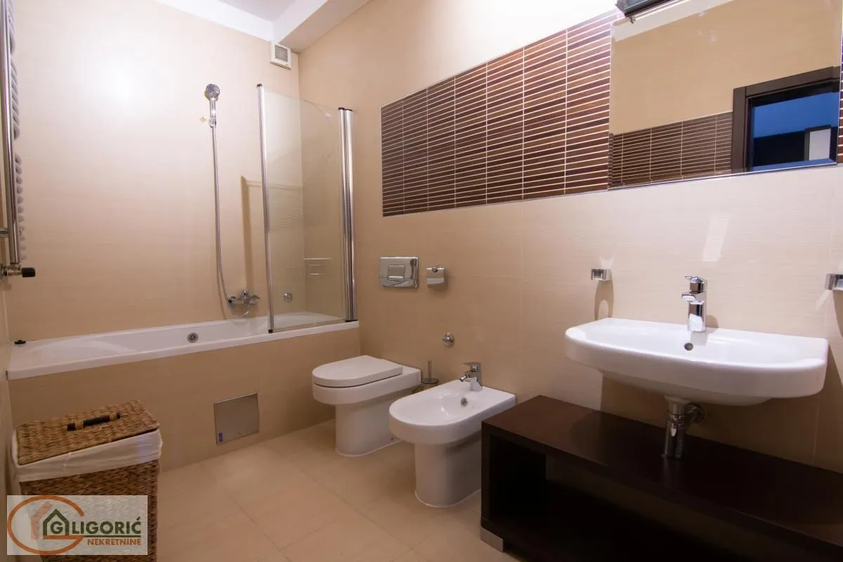 Sale, four bedroom apartment, 109m², Stari Grad, Beograd