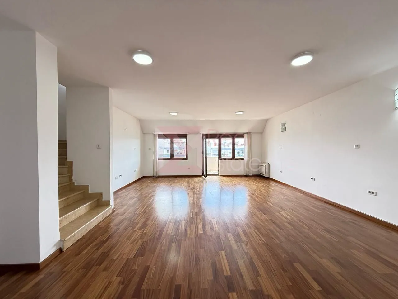 Sale, four bedroom apartment, 220m², Preko Morače, Podgorica
