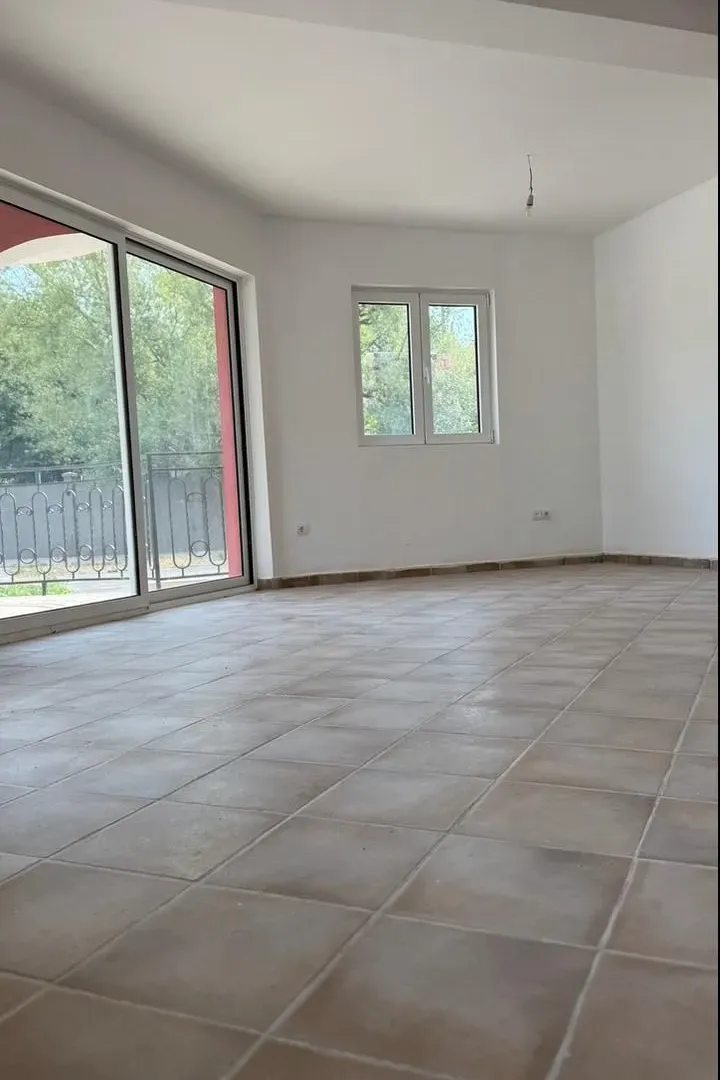 Prodaja, dvosoban stan, 79m², Lastva Grbaljska, Kotor