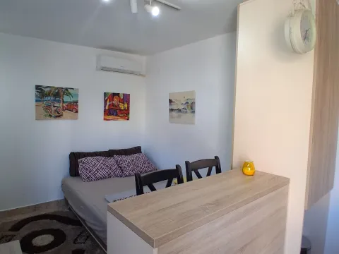 Daily-rent, one bedroom apartment, 25m², Blok 9, Podgorica - image 3