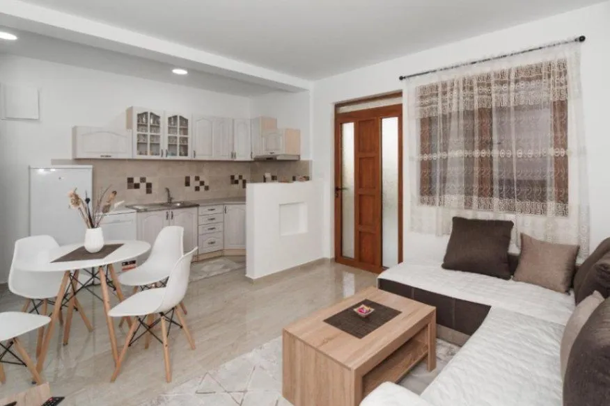 Rent, one bedroom apartment, 50m², Škaljari, Kotor