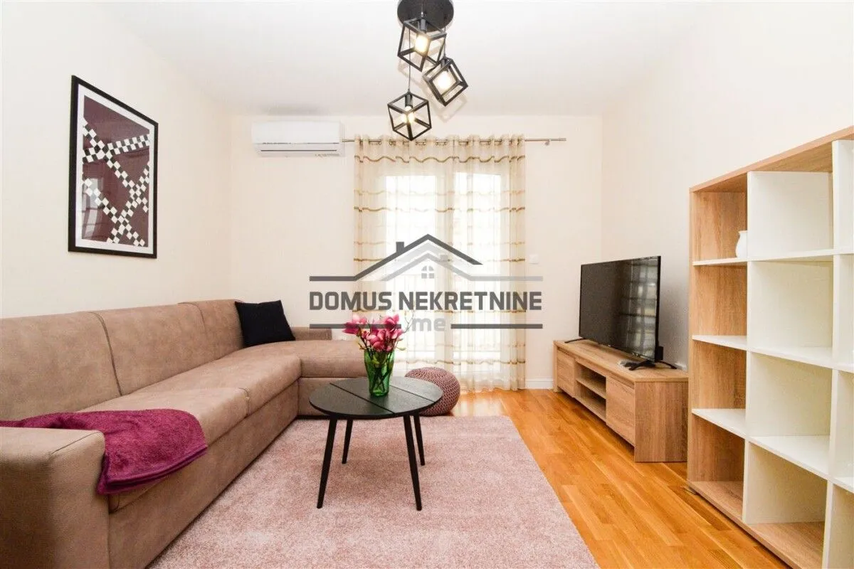 Izdavanje, jednosoban stan, 42m², Pobrežje, Podgorica