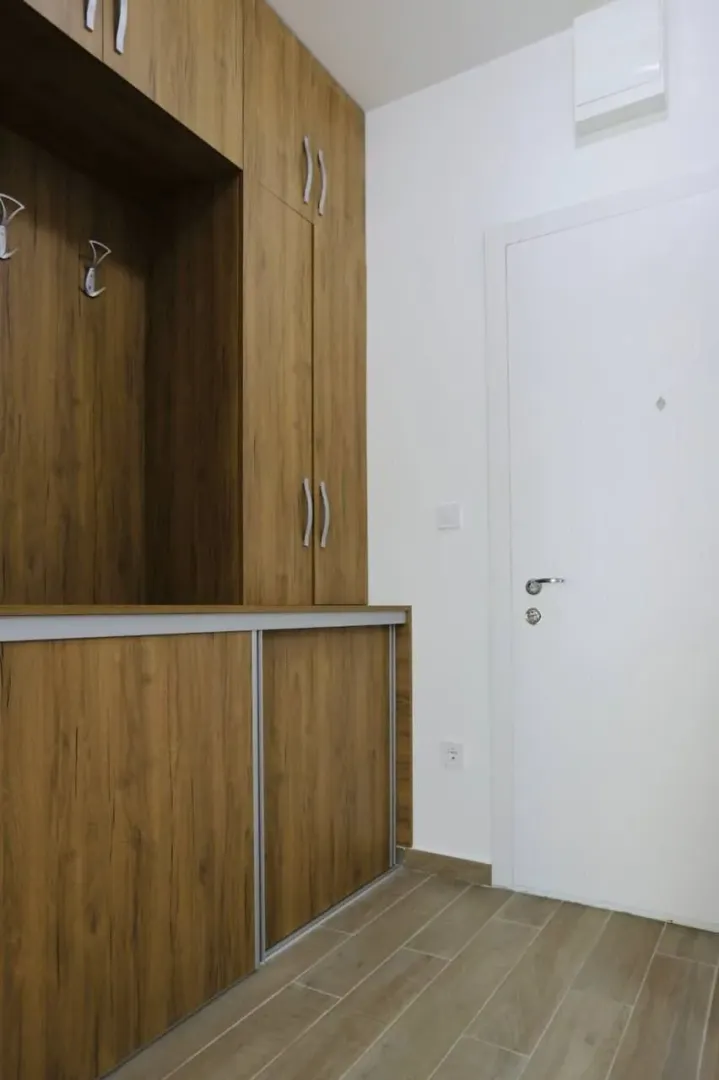 Izdavanje, jednosoban stan, 45m², Bečići, Budva